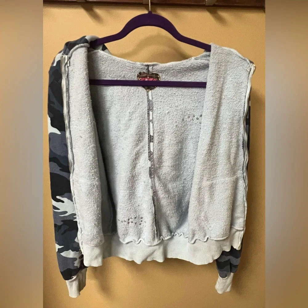 Primp Women’s Blue Camouflage Camo Zip-Up Hoodie with Pink Rhinestones Y2K - Picture 8 of 10